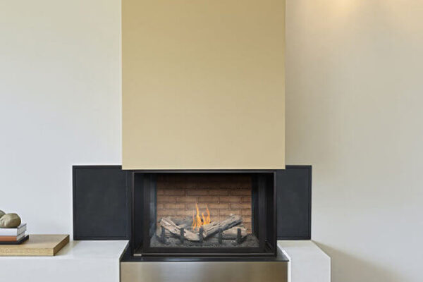 montigo-traditional-residential-fireplace-panorama-H38PRC-780x1160-660x980-2